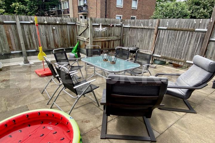 Spacious, bright and airy duplex apartment with private roof terrace Yaldham House Old Kent Road, Borough/London Bridge